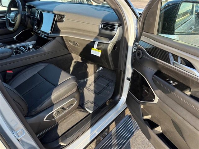 New 2025 Jeep Wagoneer L Series III image 17