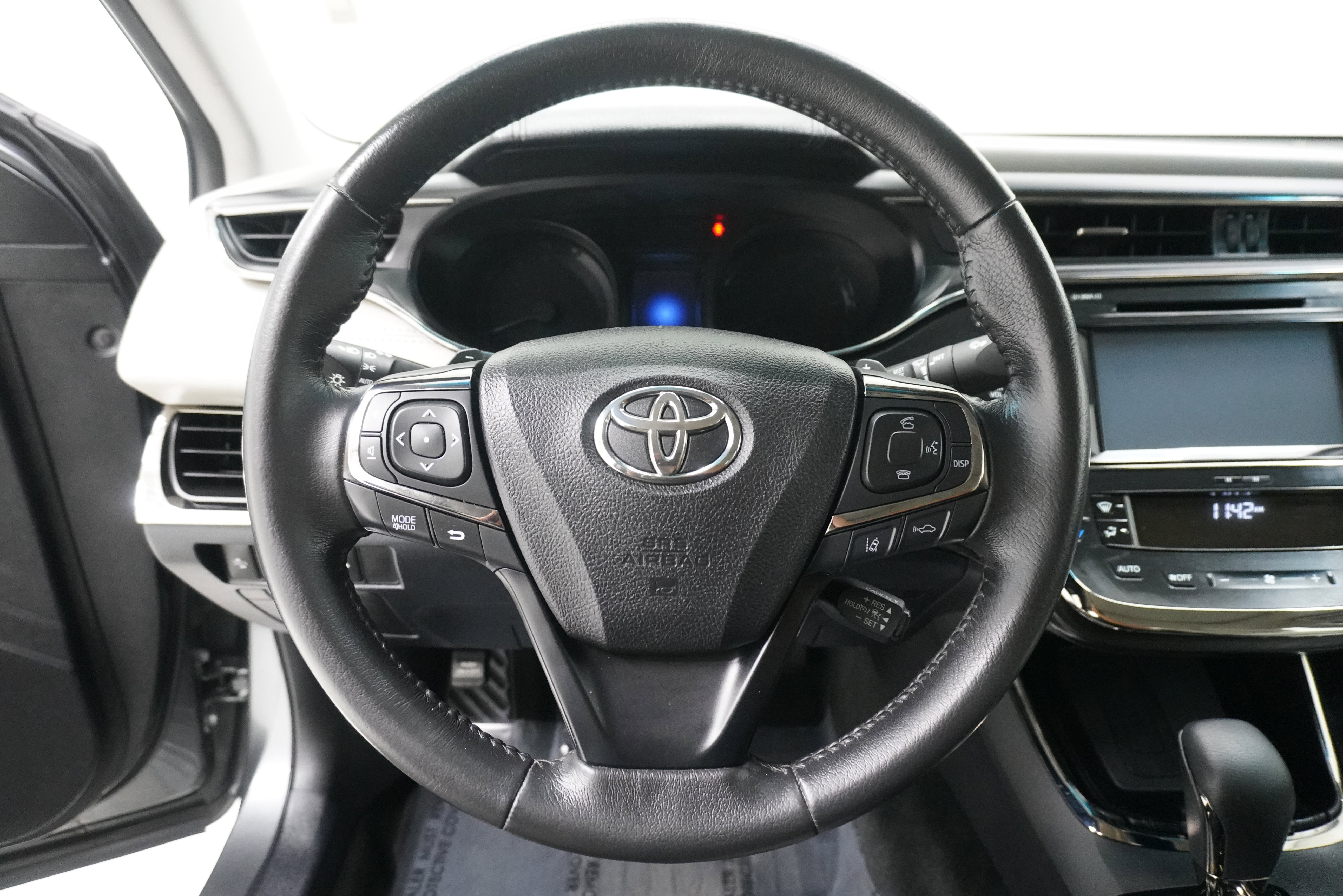 Used 2017 Toyota Avalon XLE image 16