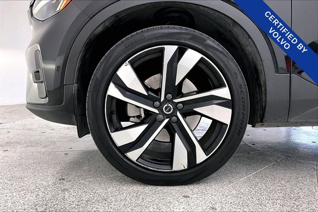 Used 2023 Volvo XC40 B5 Plus w/ Protection Package Premier image 12