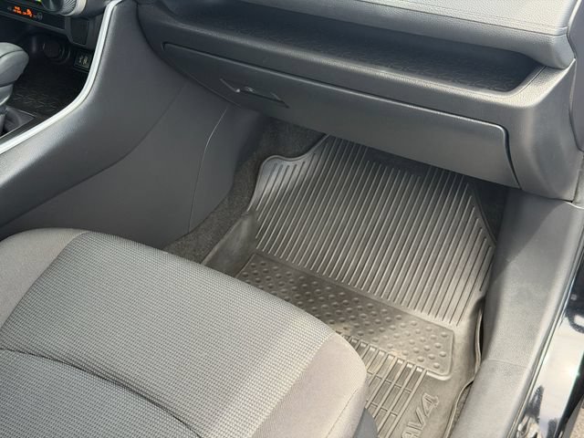 Used 2023 Toyota RAV4 LE FWD image 20