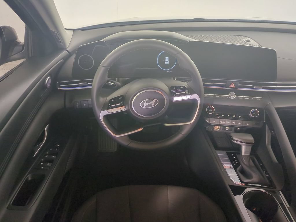 Used 2024 Hyundai Elantra SEL w/ Convenience Package FWD image 17