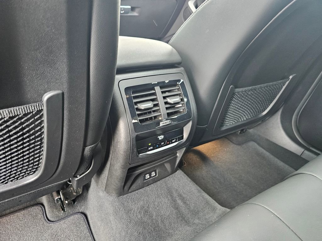 Used 2024 BMW X4 xDrive30i w/ Parking Assistance Package AWD/4WD image 15