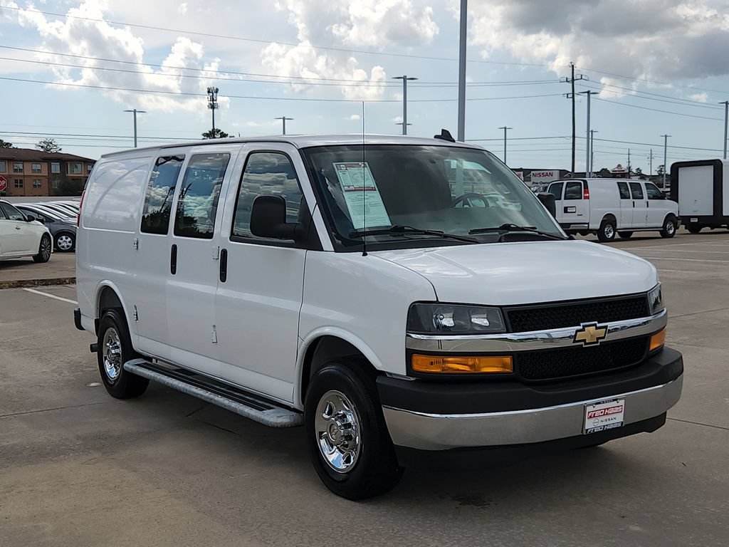 Used 2025 Chevrolet Express 2500 w/ Driver Convenience Package RWD image 3