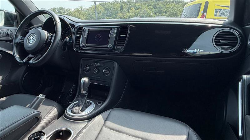 Used 2018 Volkswagen Beetle 2.0T FWD image 36