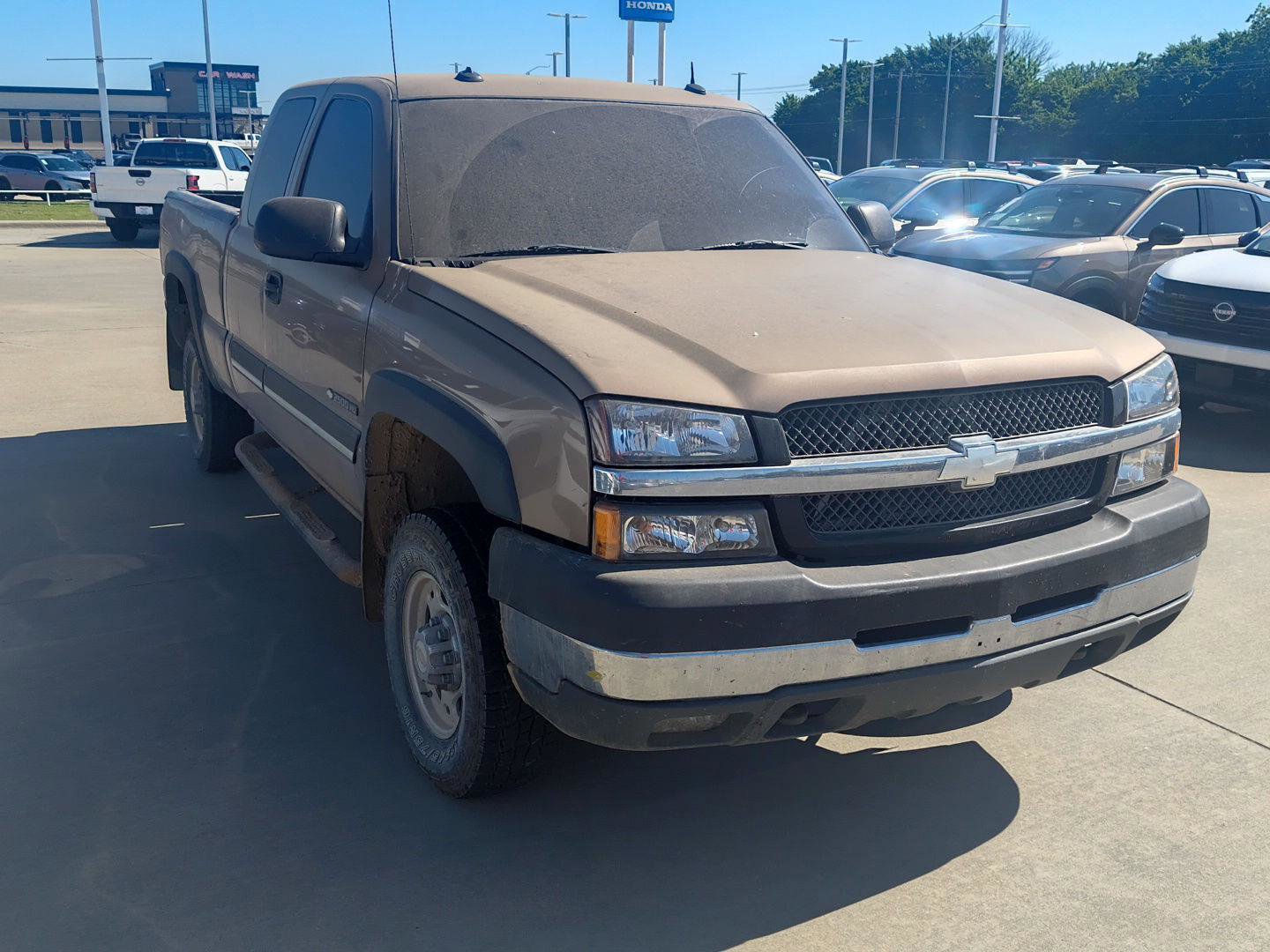 Used 2003 Chevrolet Silverado 2500 LT w/ Skid Plate Package AWD/4WD image 4