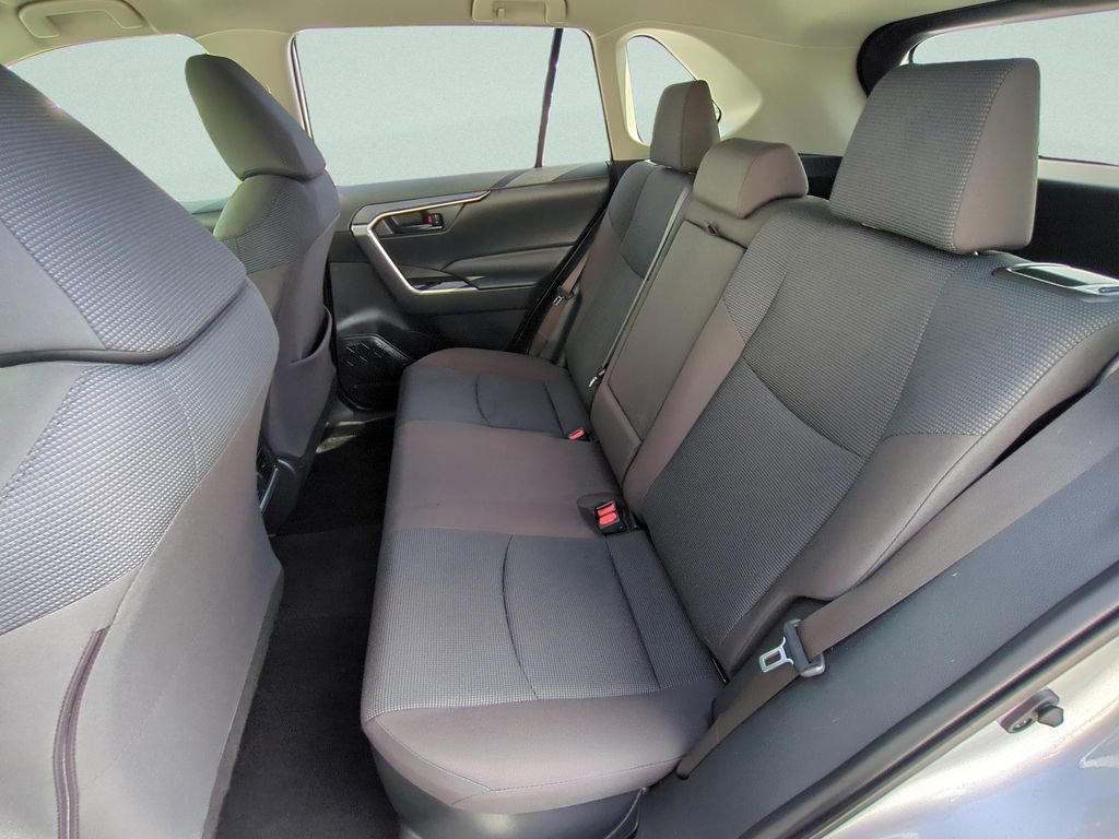 Used 2021 Toyota RAV4 LE image 13