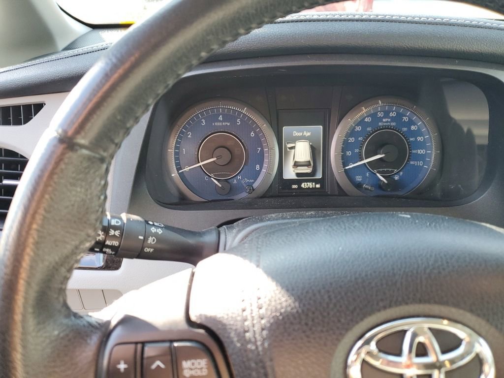 Used 2019 Toyota Sienna XLE