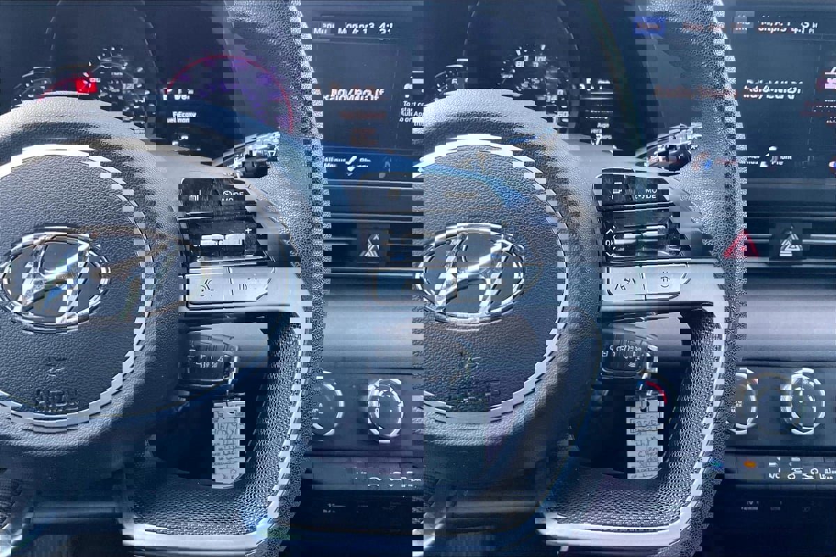 Used 2021 Hyundai Elantra SE image 18