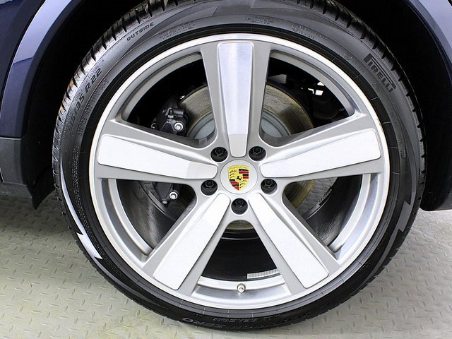 Certified 2024 Porsche Cayenne Coupe image 12