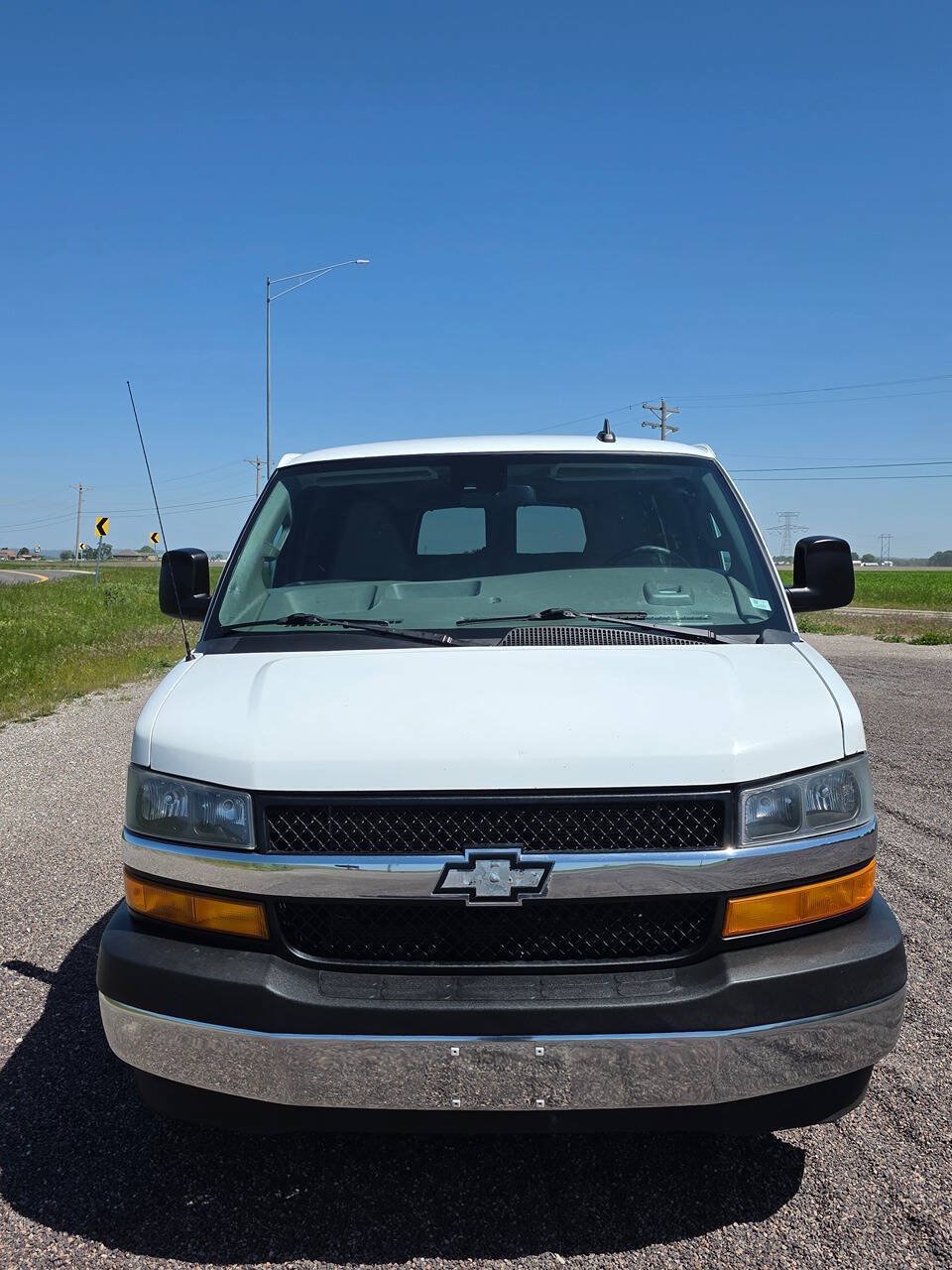 Used 2020 Chevrolet Express 3500 LT w/ LT Preferred Equipment Group RWD image 4