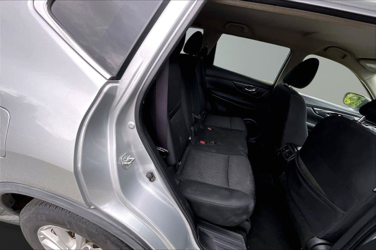 Used 2020 Nissan Rogue SV FWD image 27