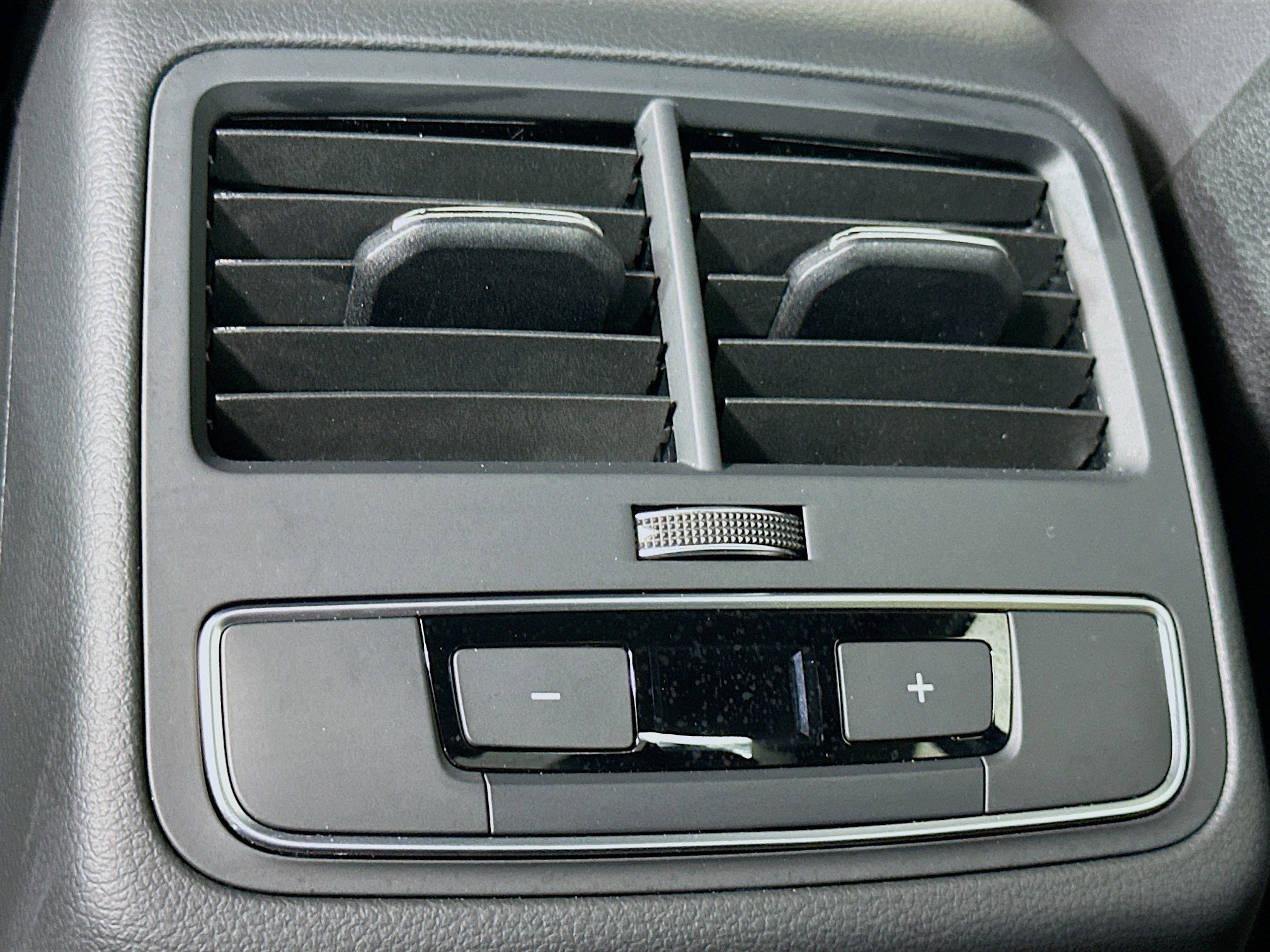 Used 2023 Audi A4 2.0T Premium w/ Convenience Package image 27