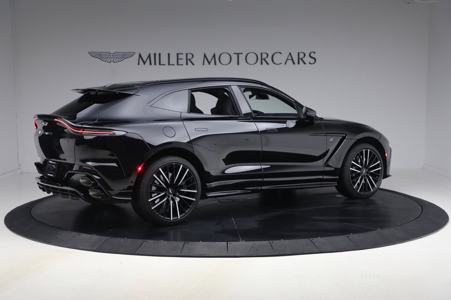New 2026 Aston Martin DBX S image 9