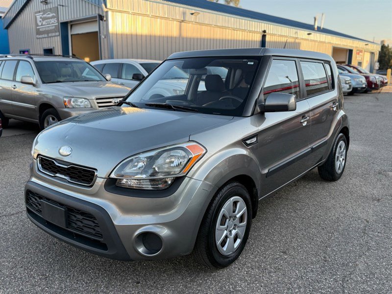 Used 2013 Kia Soul FWD image 1