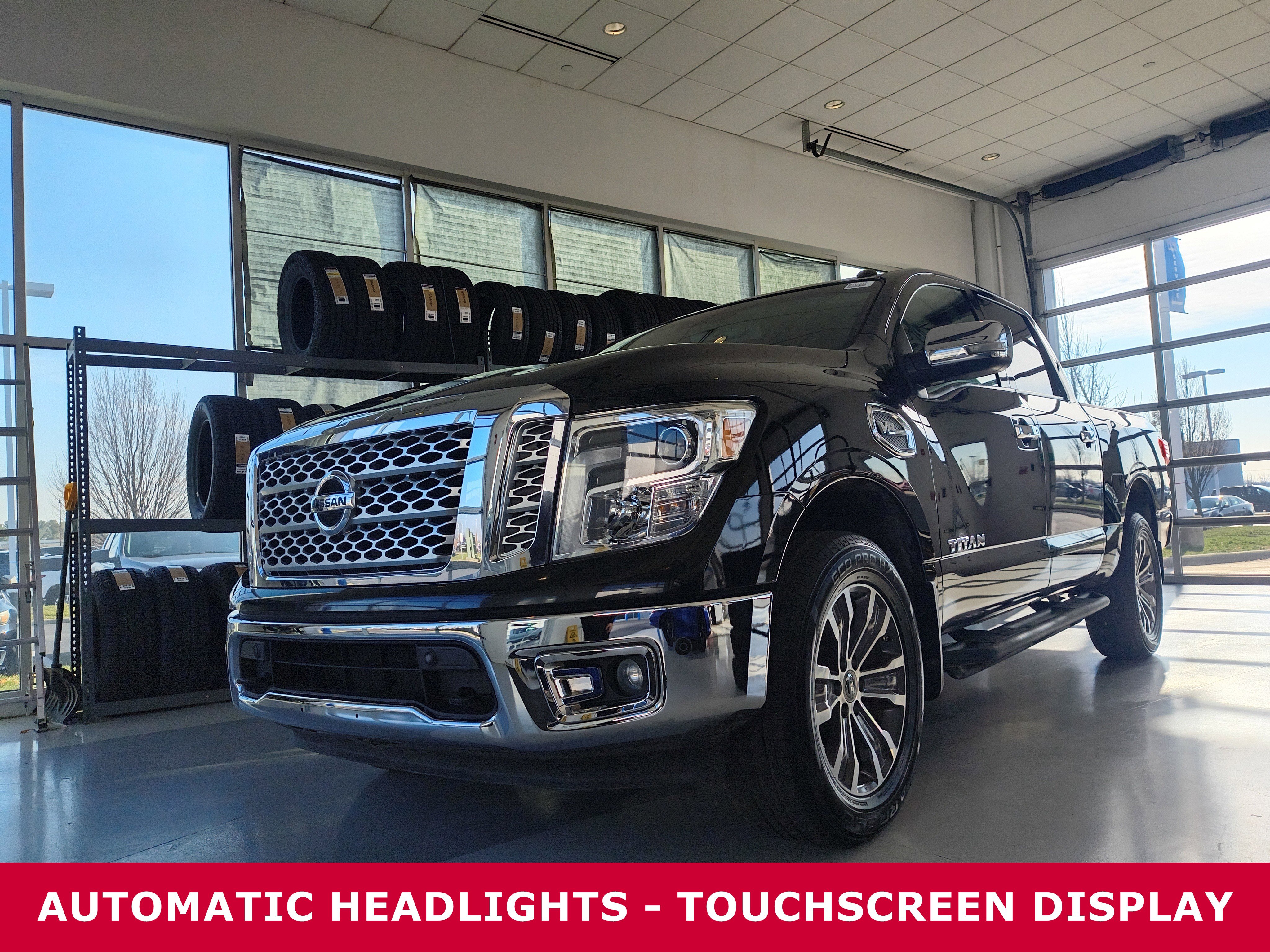 Used 2017 Nissan Titan SL image 2