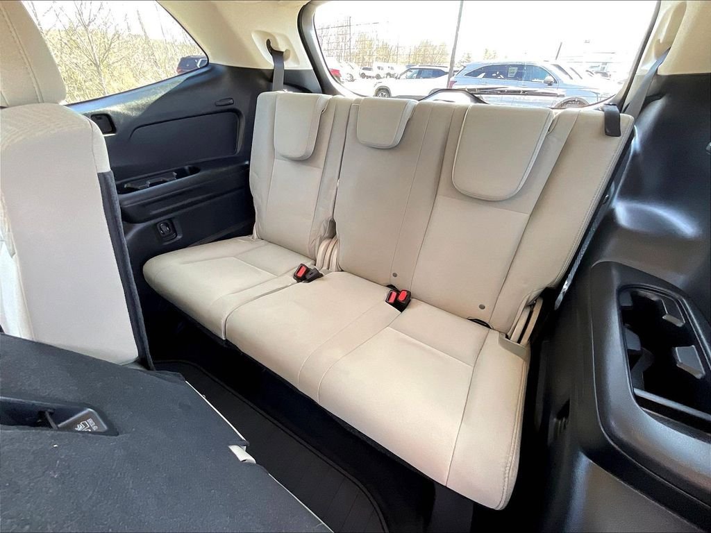 Used 2023 Subaru Ascent Premium w/ Convenience Package AWD/4WD image 16