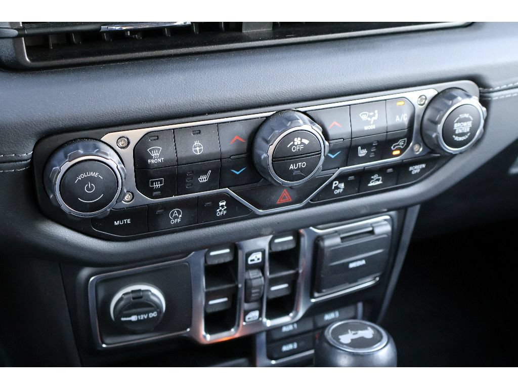 Used 2024 Jeep Wrangler Unlimited Sahara w/ Technology Group AWD/4WD image 29