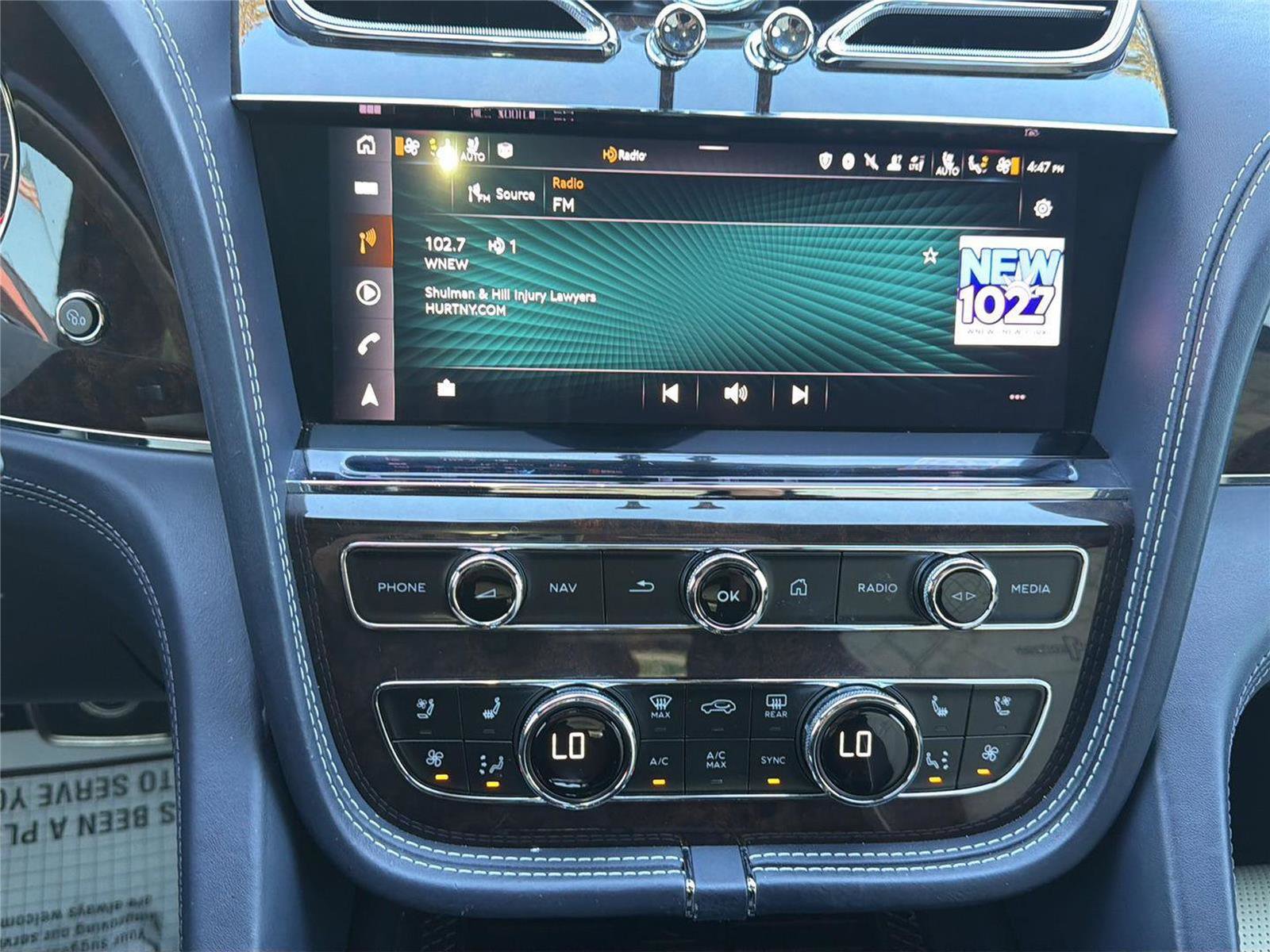 Used 2021 Bentley Bentayga AWD/4WD image 17
