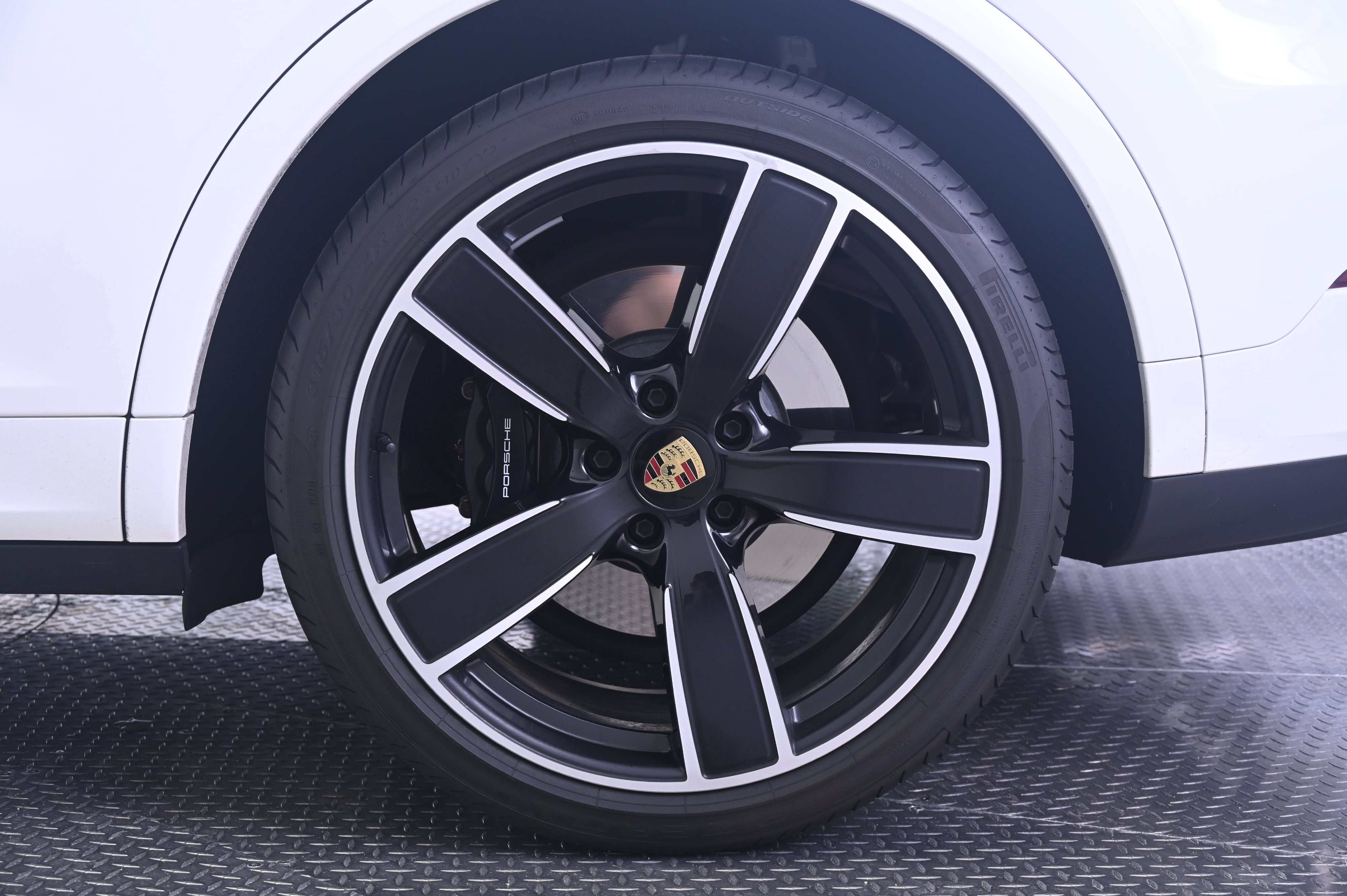 Certified 2023 Porsche Cayenne Turbo AWD/4WD image 12