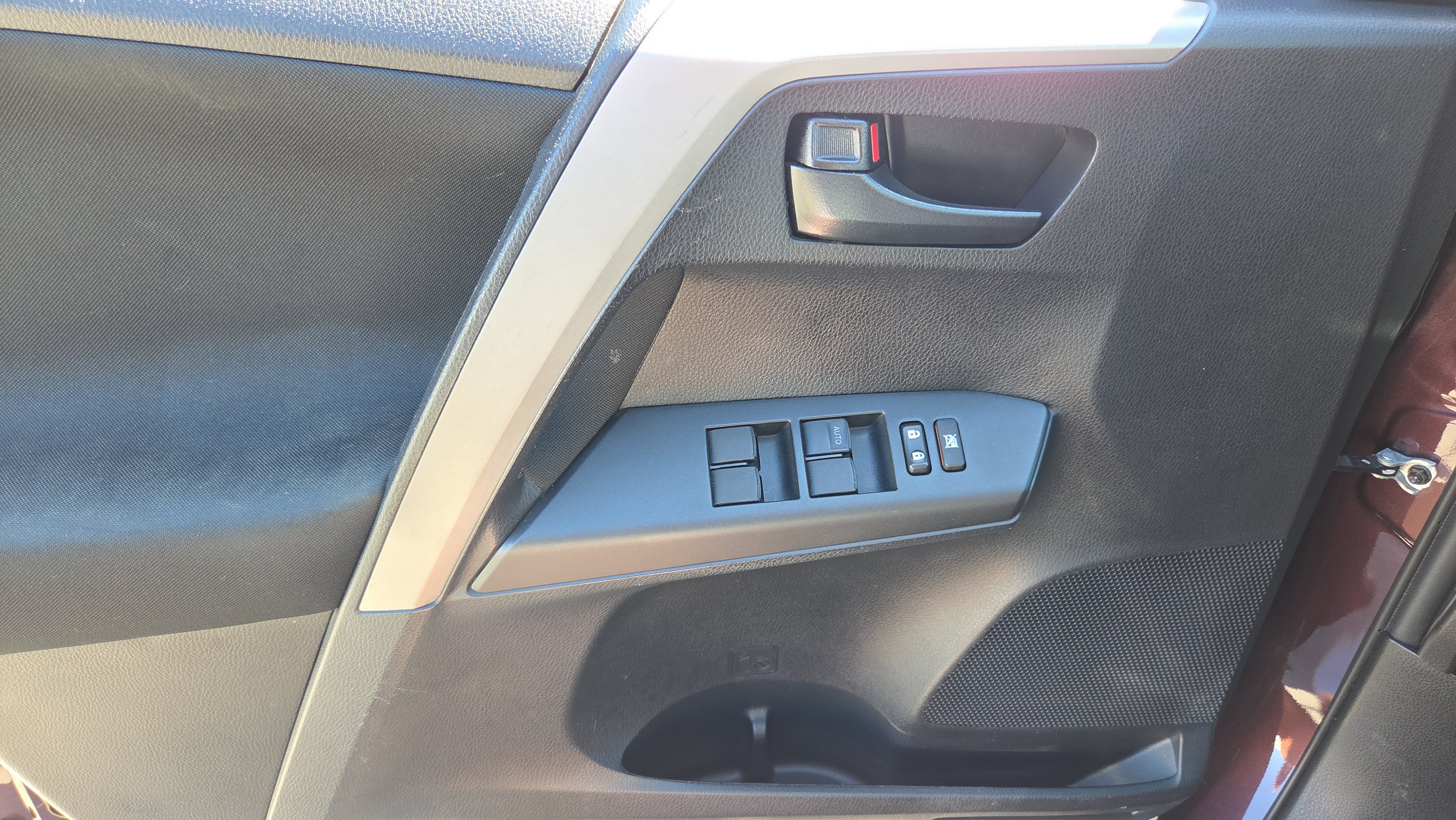 Used 2017 Toyota RAV4 LE image 25