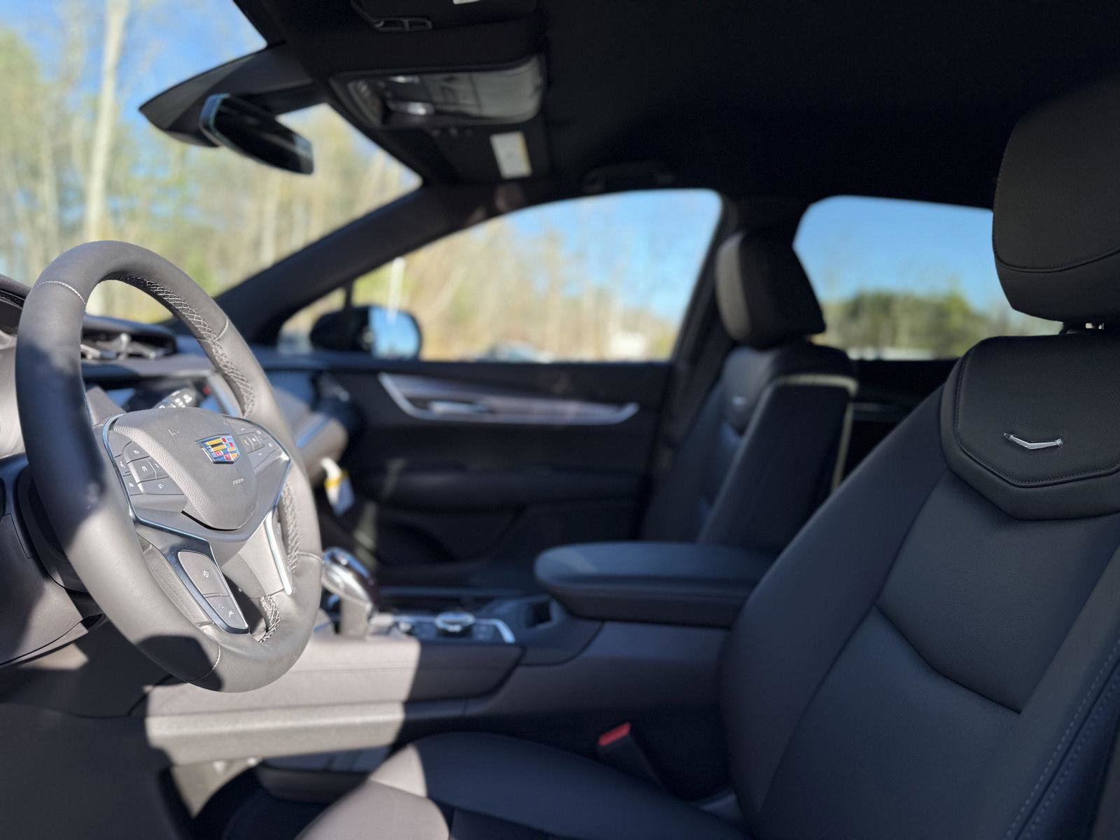 New 2025 Cadillac XT5 Luxury image 11
