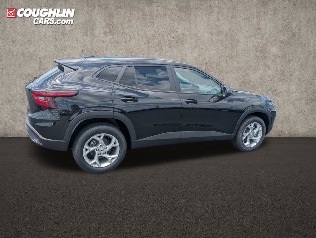 New 2026 Chevrolet Trax LS w/ LS Convenience Package FWD image 8