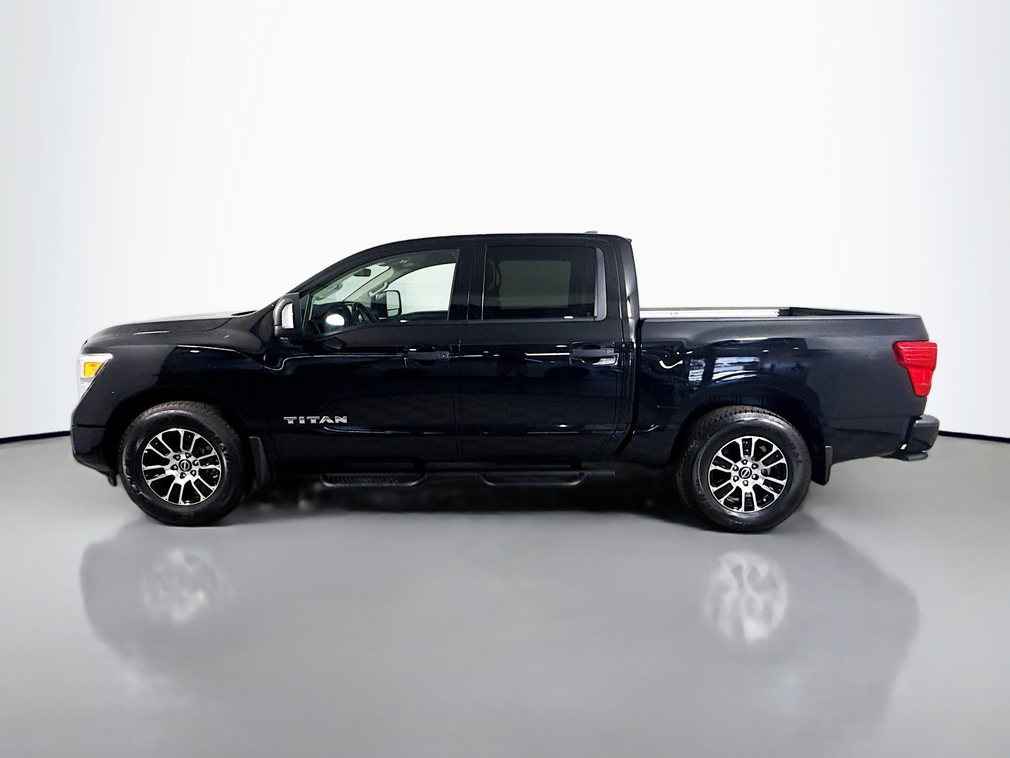 Used 2024 Nissan Titan SV w/ SV Convenience Package image 6