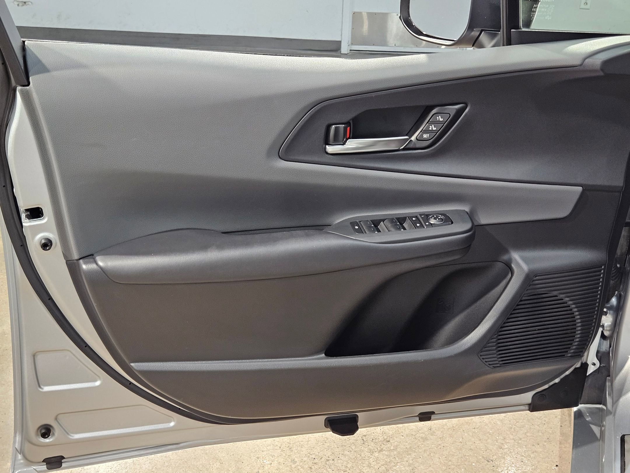 Used 2025 Toyota Prius Limited w/ Limited Premium Package FWD image 20