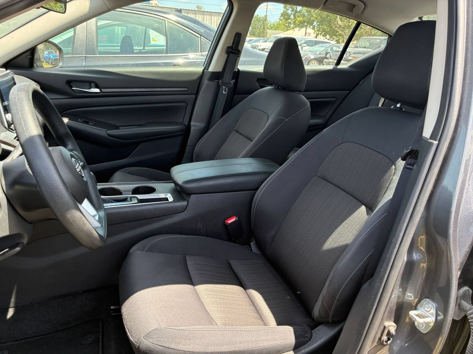 Used 2025 Nissan Altima 2.5 SV FWD image 25
