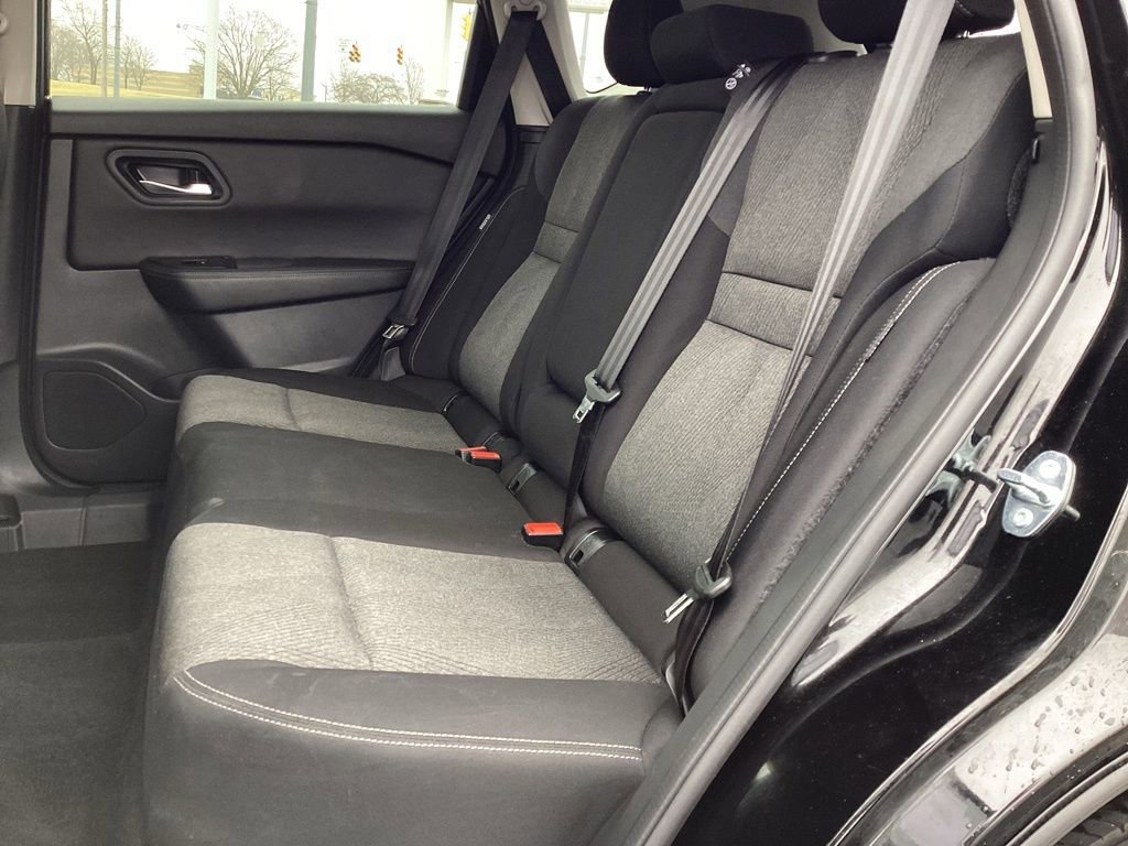 Used 2025 Nissan Rogue SV image 16