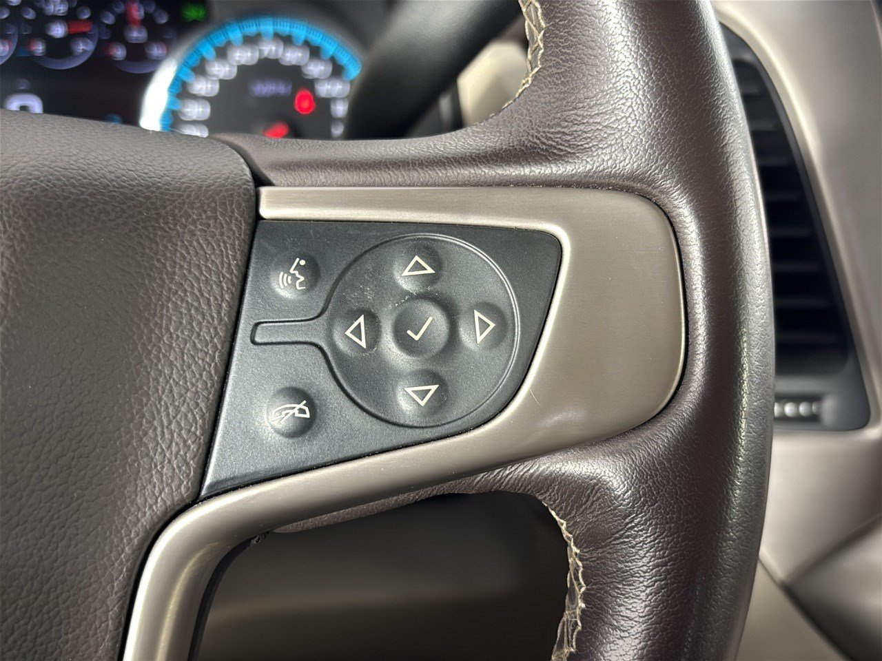 Used 2018 GMC Yukon Denali w/ Open Road Package RWD image 19