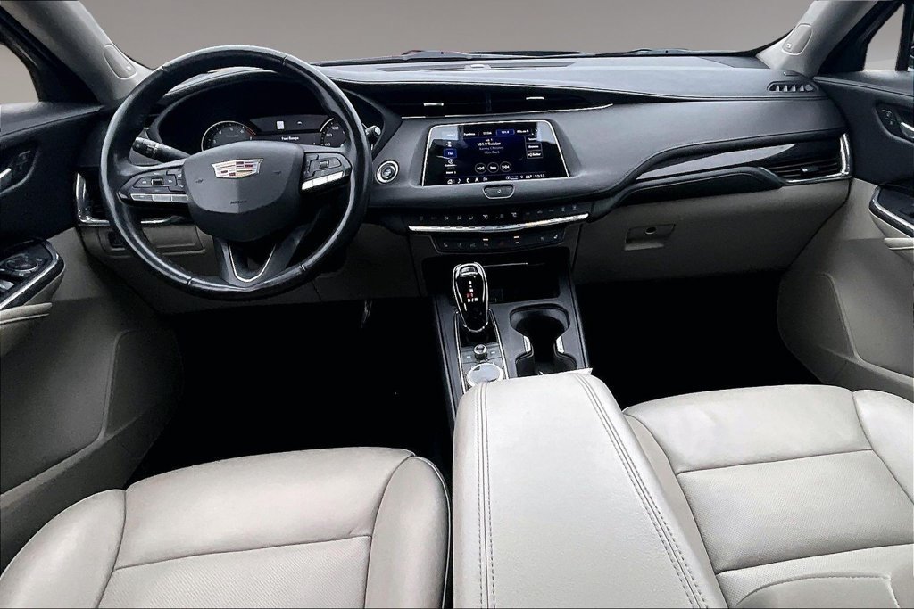 Used 2023 Cadillac XT4 Premium Luxury w/ Enhanced Visibility Package FWD image 15