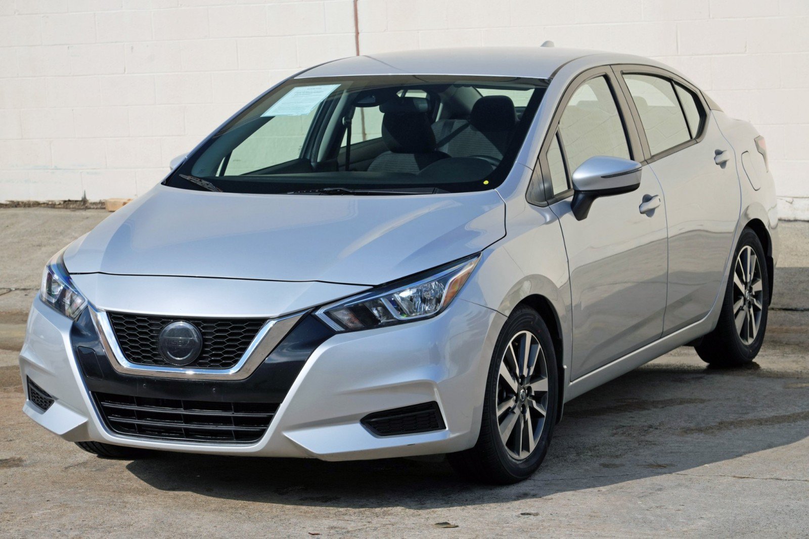 Used 2021 Nissan Versa SV FWD image 40