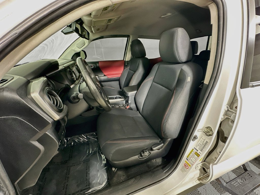 Used 2019 Toyota Tacoma SR5 AWD/4WD image 23