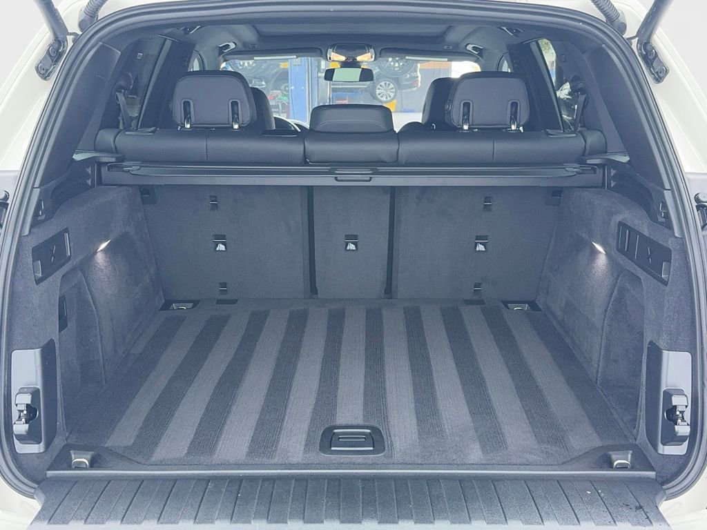 Used 2022 BMW X5 xDrive40i w/ Parking Assistance Package image 12