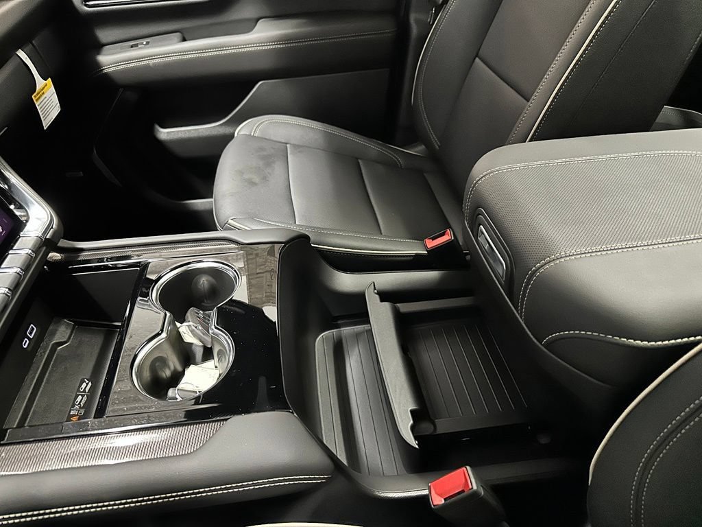 New 2026 GMC Yukon Elevation w/ Elevation Premium Package AWD/4WD image 17