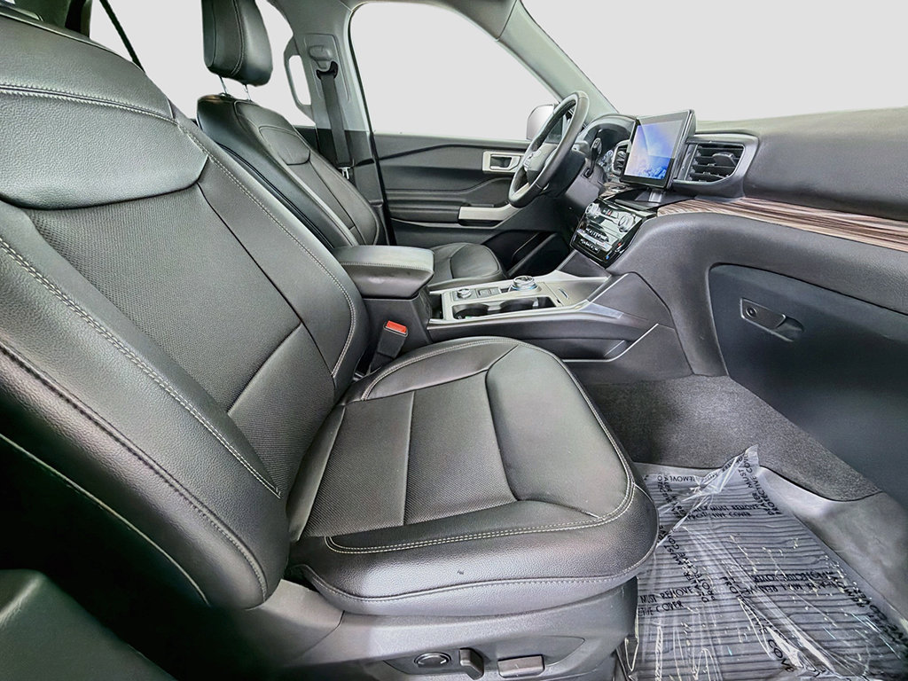 Used 2024 Ford Explorer Limited w/ Equipment Group 301A AWD/4WD image 28