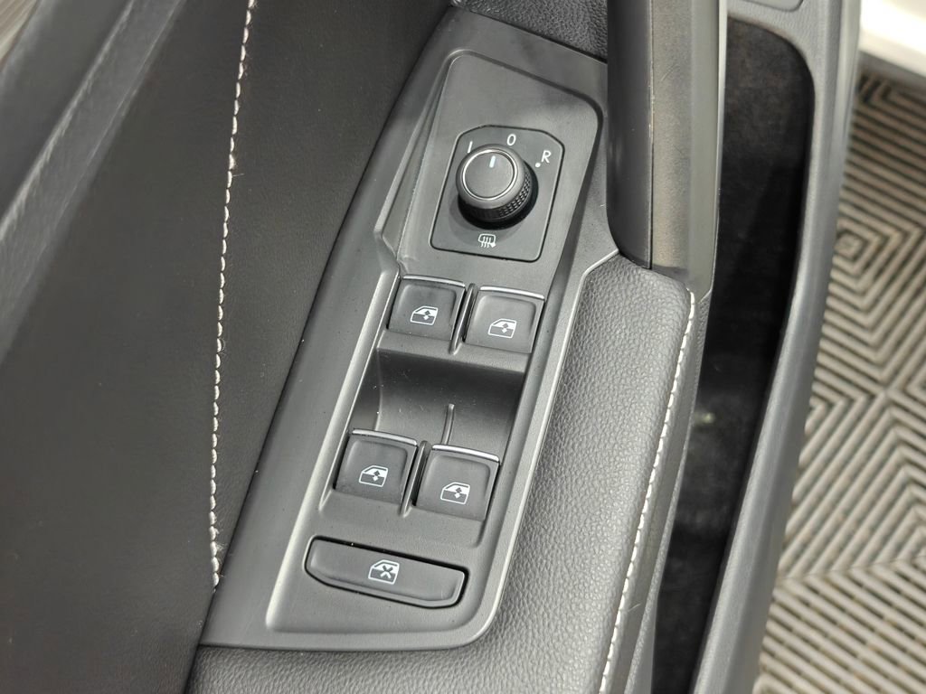 Used 2024 Volkswagen Tiguan SE R-Line image 54