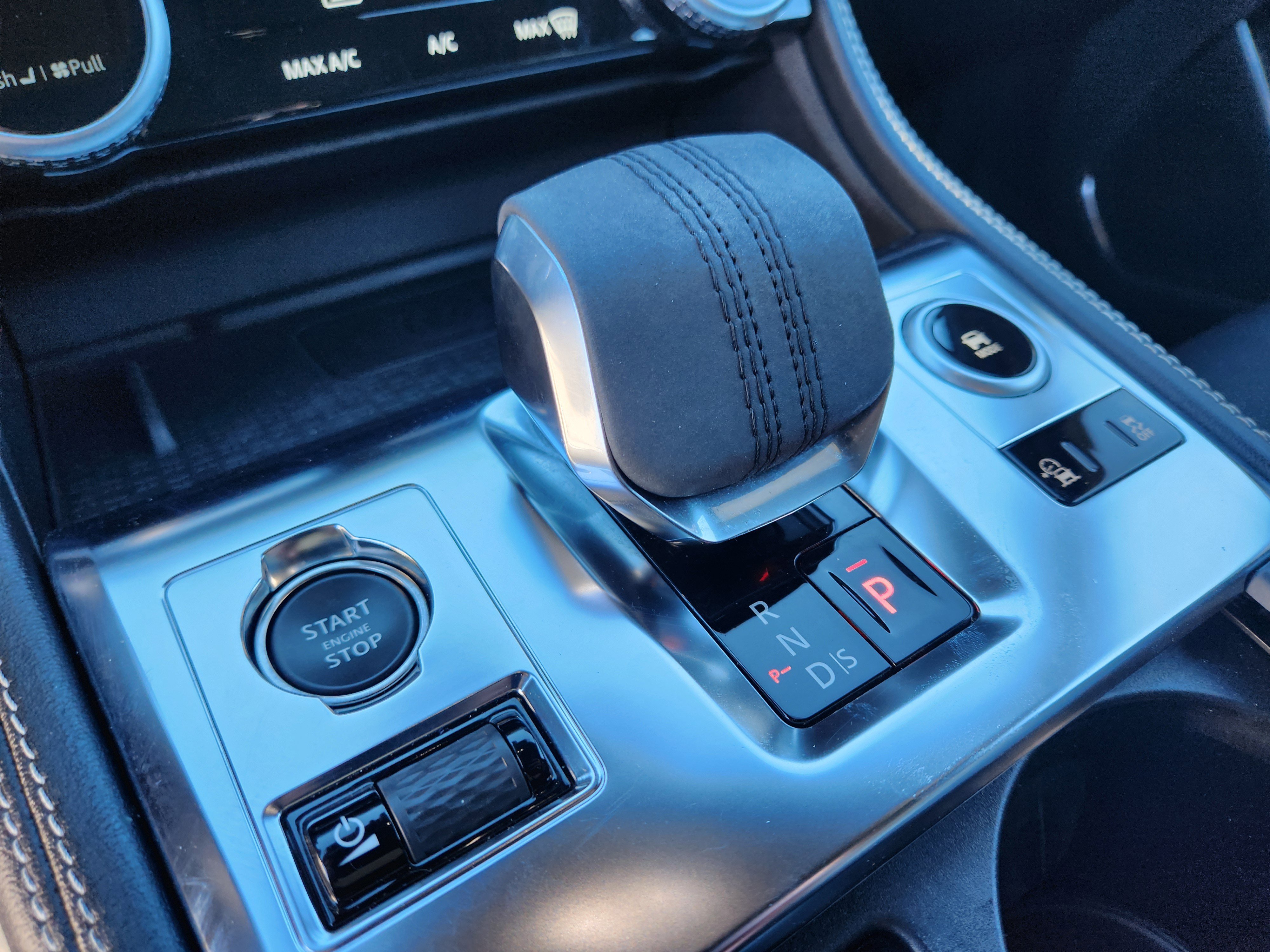 Used 2024 Jaguar F-PACE R-Dynamic S image 10