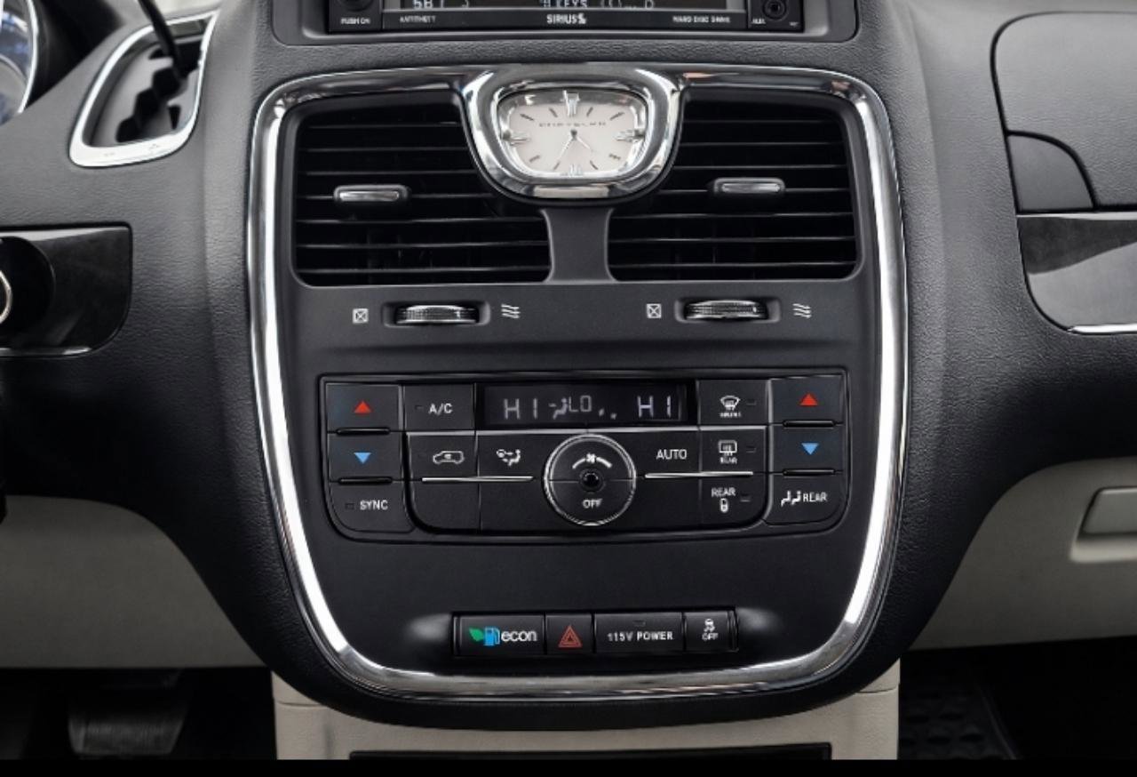 Used 2014 Chrysler Town & Country Touring w/ Trailer Tow Group image 17