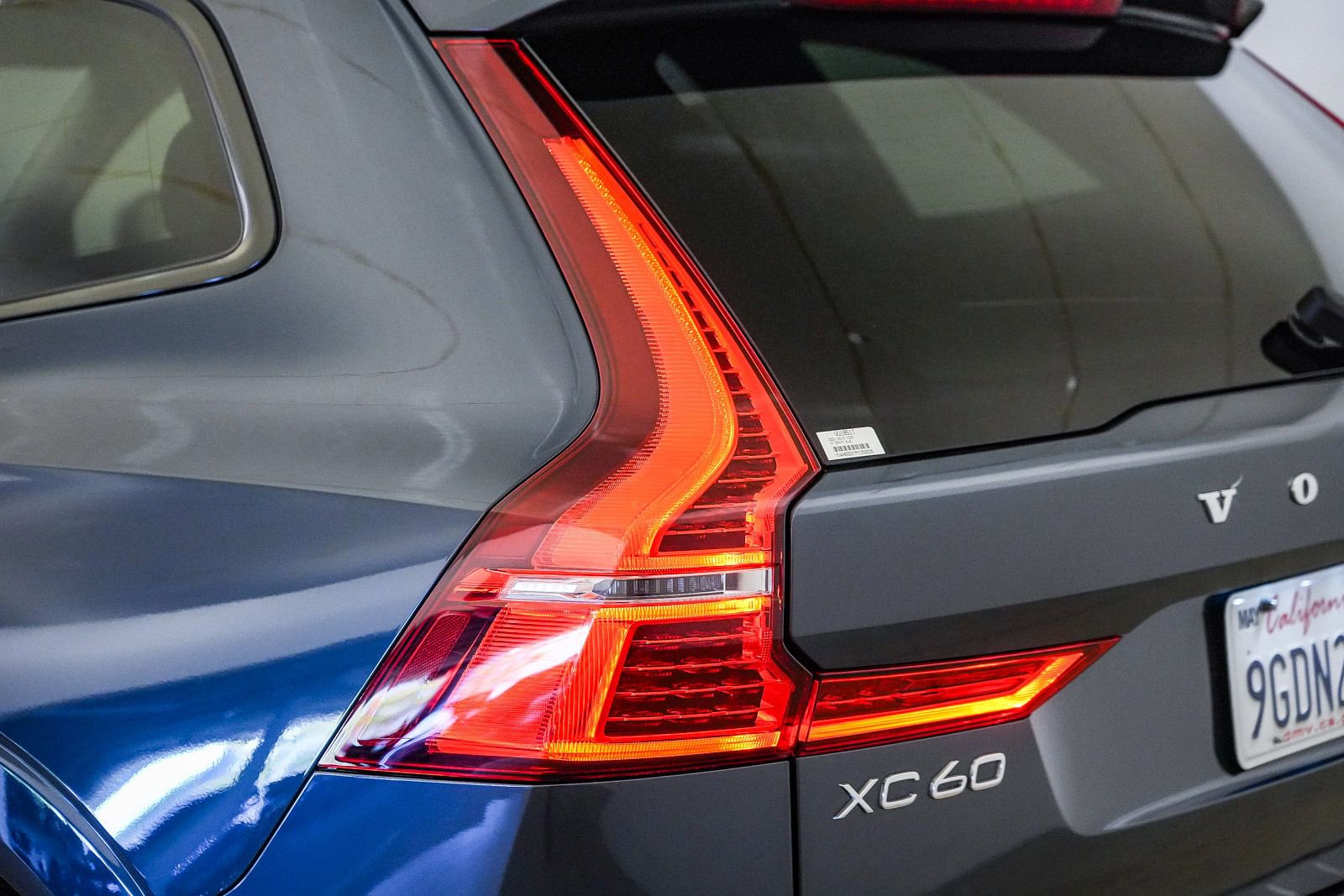 Certified 2023 Volvo XC60 T8 Ultimate w/ Protection Package Premier AWD/4WD image 12