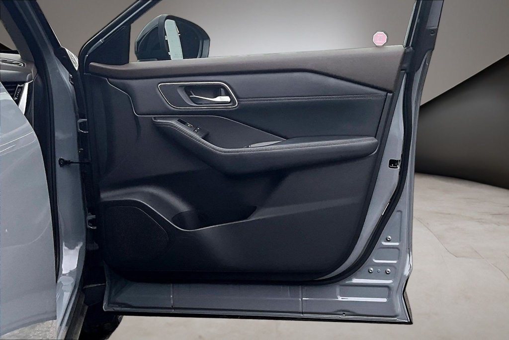 Used 2023 Nissan Rogue Platinum AWD/4WD image 28