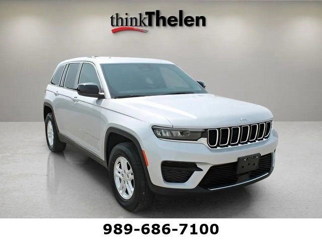 Used 2023 Jeep Grand Cherokee Laredo image 1