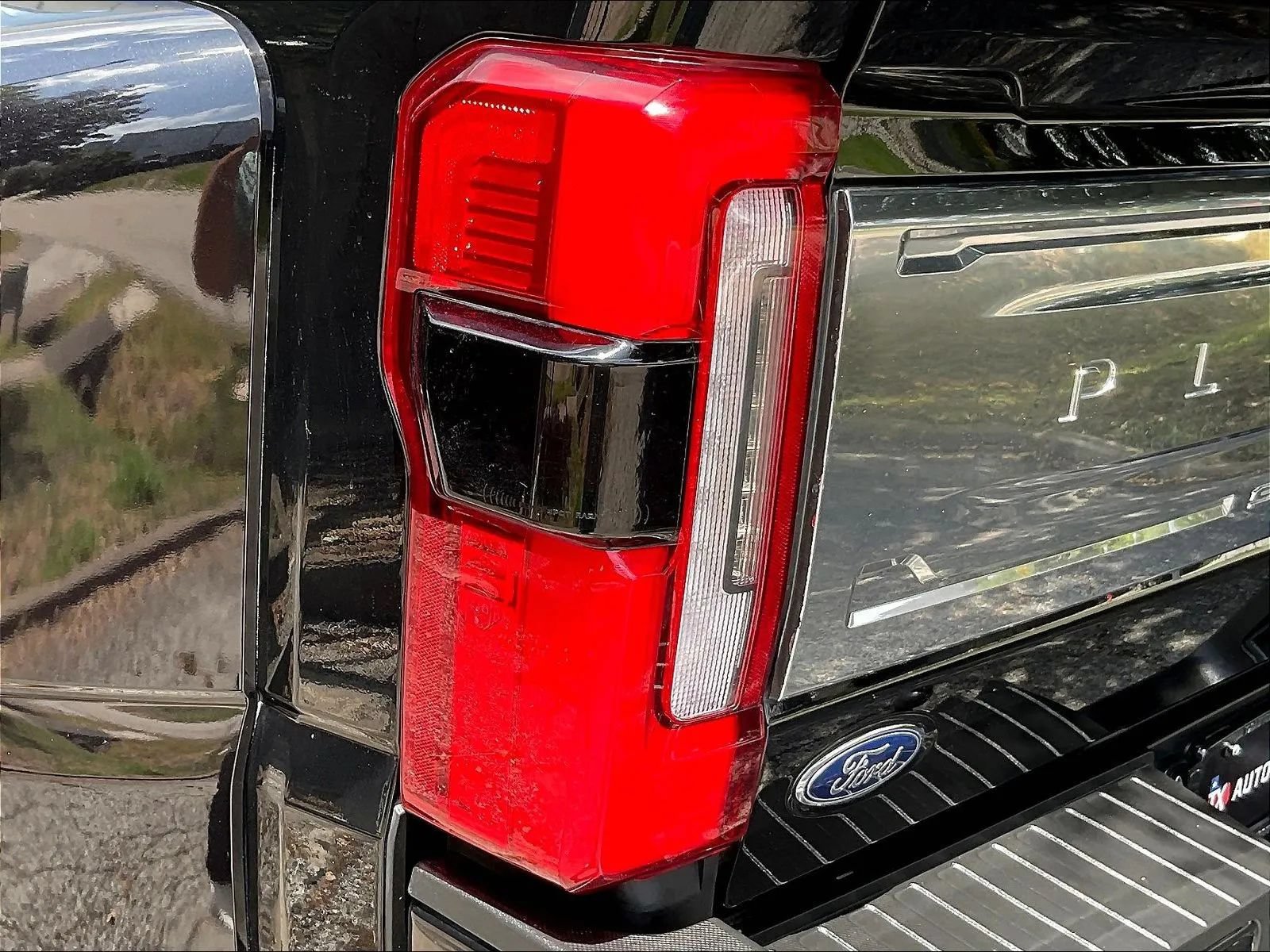 Used 2023 Ford F450 Platinum w/ FX4 Off-Road Package AWD/4WD image 33