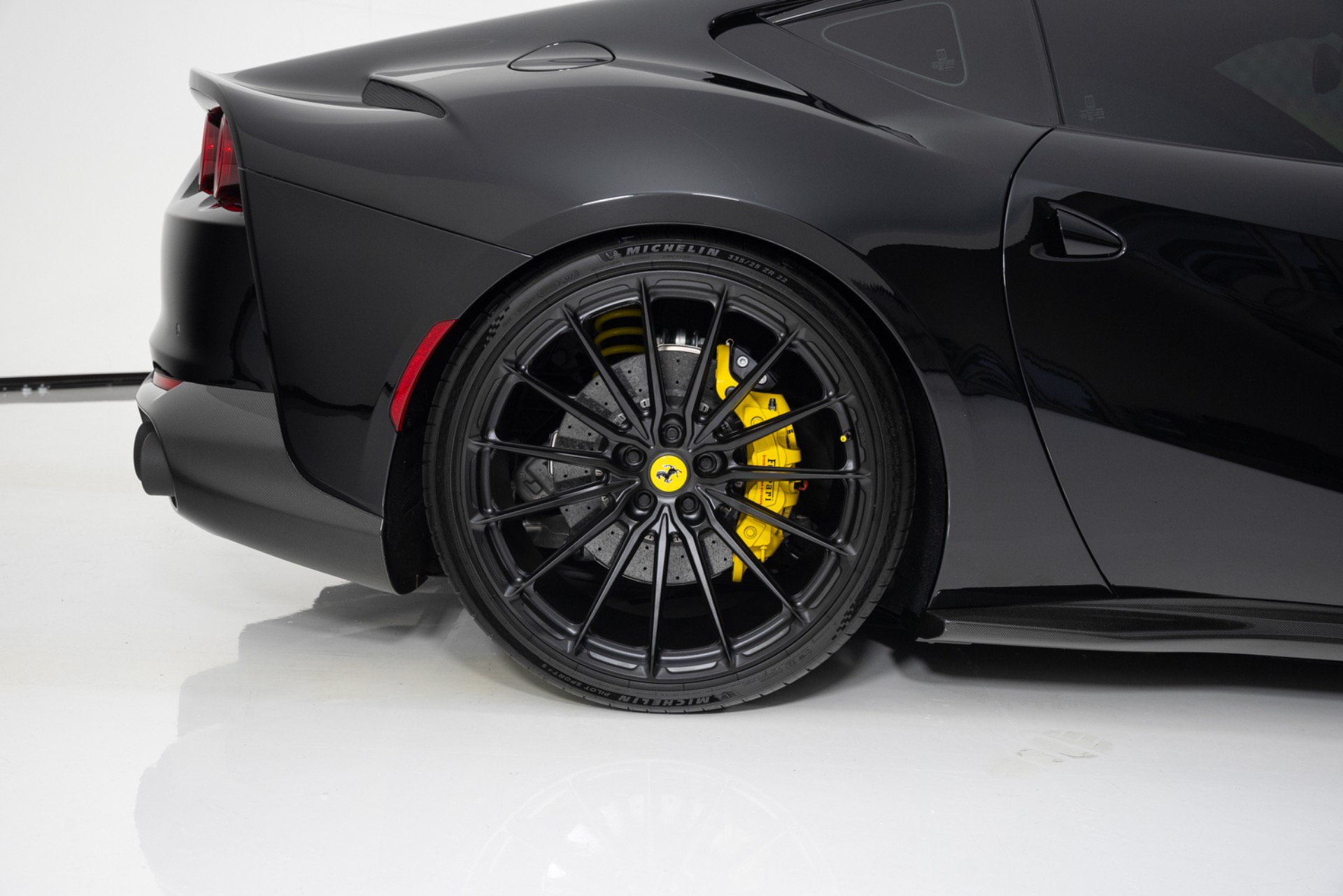 Used 2019 Ferrari 812 Superfast RWD image 11