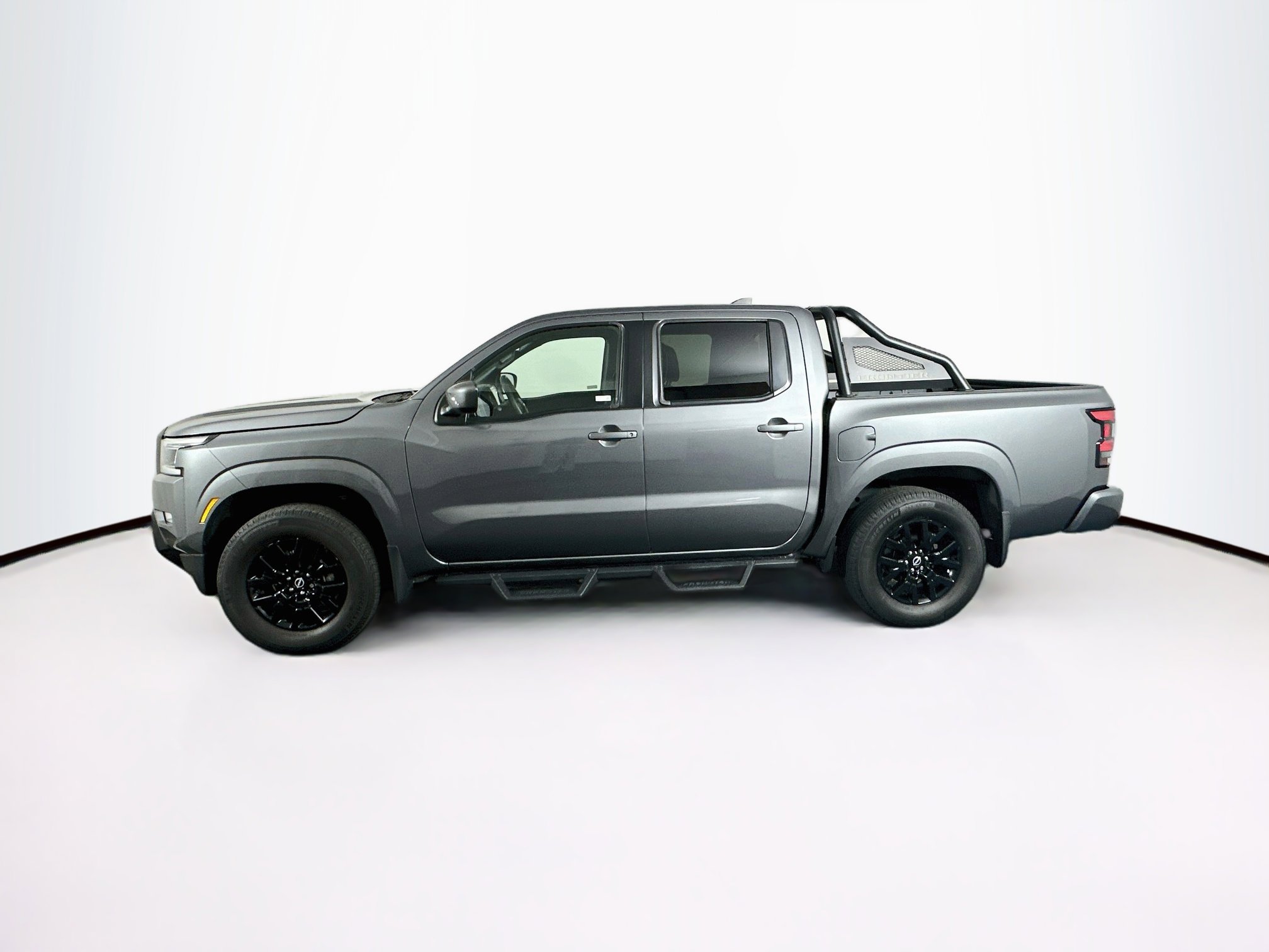 Used 2023 Nissan Frontier SV w/ Midnight Edition Package AWD/4WD image 4