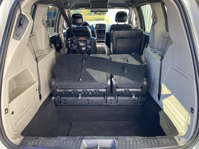 Used 2017 Dodge Grand Caravan SXT w/ Driver Convenience Group image 29
