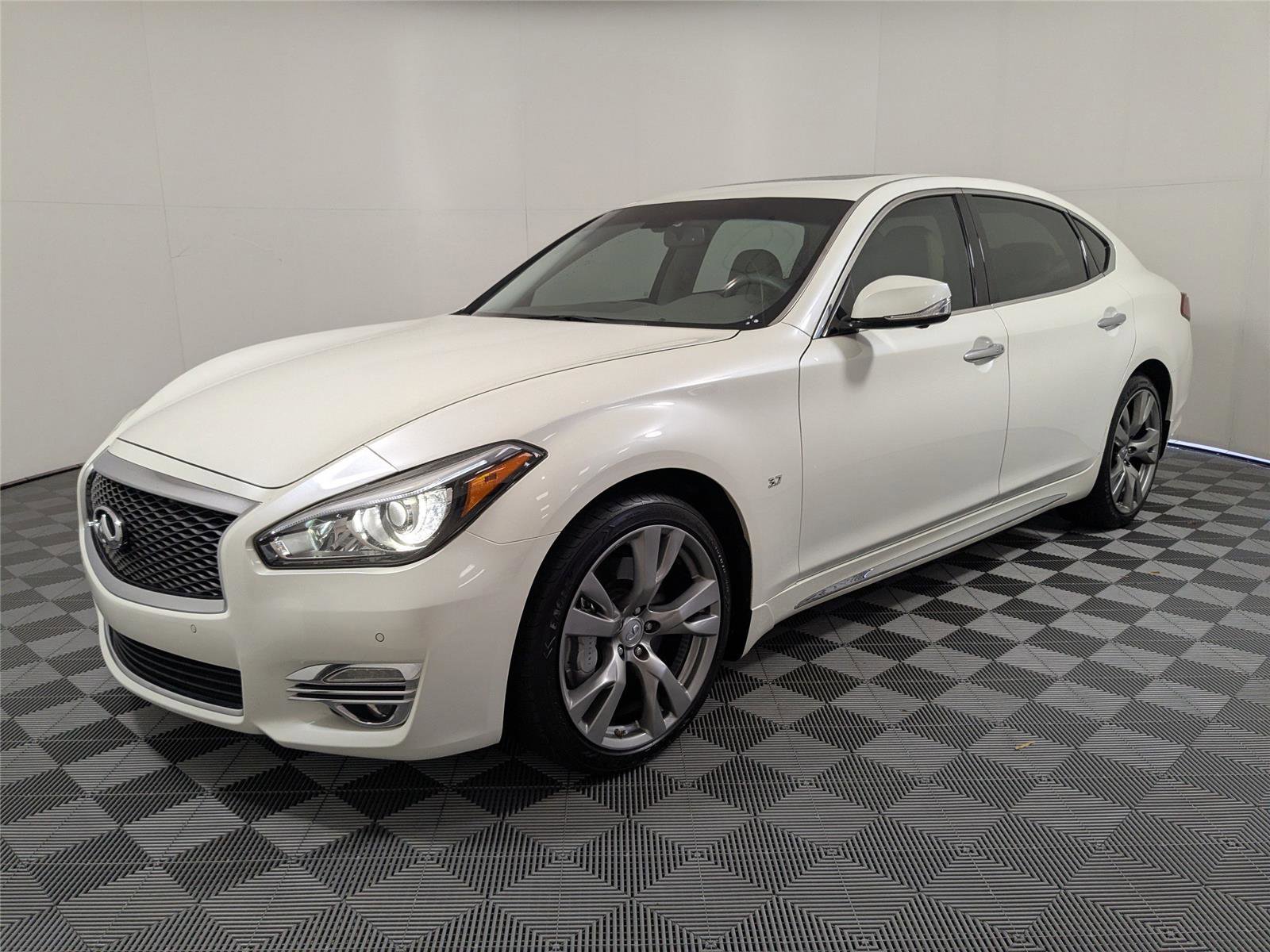 Used 2019 INFINITI Q70 L 3.7 image 2