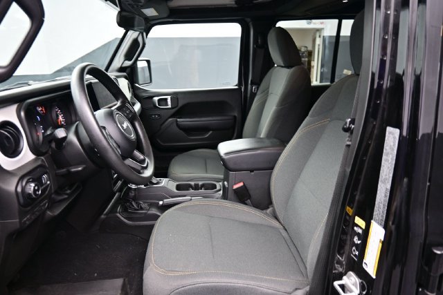 Used 2025 Jeep Gladiator Sport AWD/4WD image 17