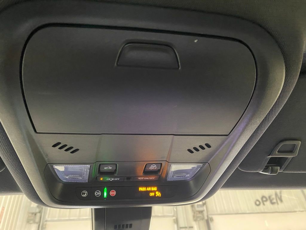 Used 2023 Chevrolet Equinox RS image 38